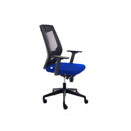 SILLA ROCADA DE OFICINA CON RUEDAS Y BRAZOS TAPIZADA EN TELA IGNIFUGA AZUL Y RESPALDO EN POLIMERO NEGRO