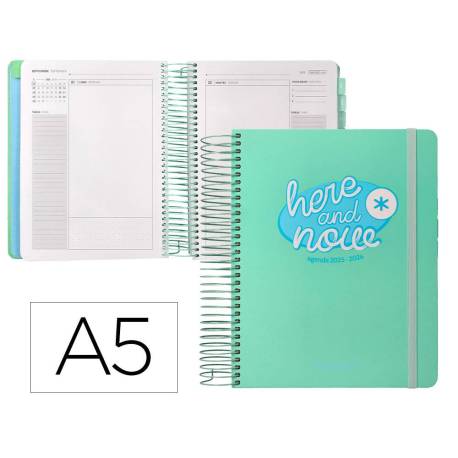 AGENDA ESCOLAR ANTARTIK 25-26 ESPIRAL HERE AND NOW TURQUESA DIA PAGINA A5 BILINGÜE PAPEL FSC 80 GR 80 GR