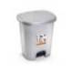 PAPELERA CONTENEDOR PLASTICFORTE PLASTICO CON TAPADERA Y PEDAL 18 LITROS COLOR PLATA 330X280X405 MM